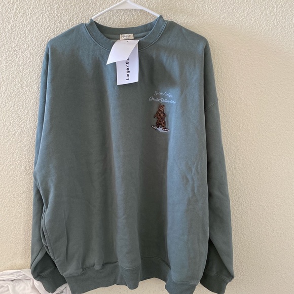 Brandy Melville Tops - Brandy melville Erica snow lodge greater yellowstone bear sweatshirt